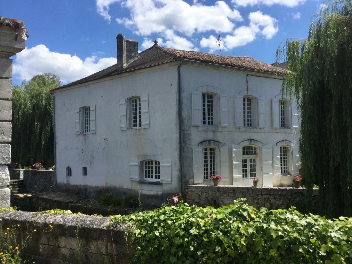 La Maison Du Pont La Rochebeaucourt-et-Argentine Exterior photo